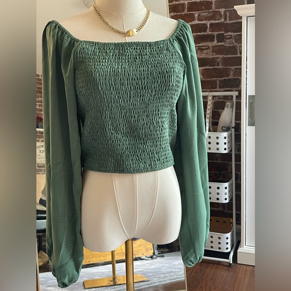 LISTICLE  Smocked Green Top Puff Sleeves -Sz M - Picture 7 of 10